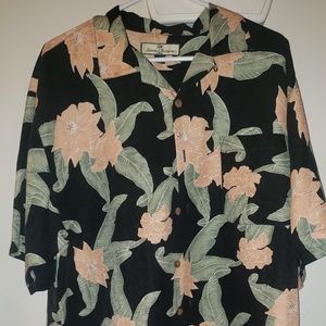 Tommy Bahama Large Short Sleeve Button up 100%Silk